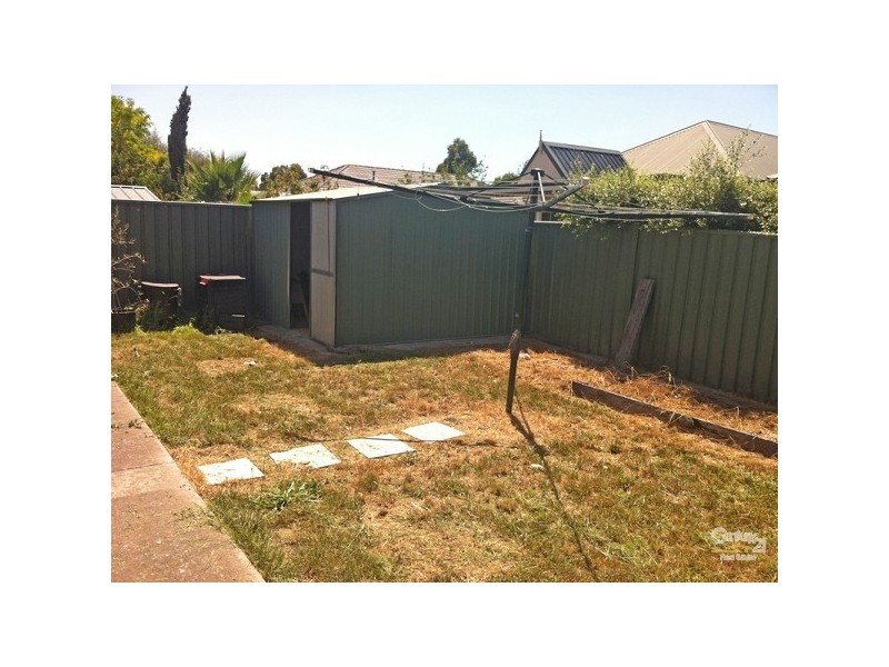 13 Daylesford Terrace, Caroline Springs VIC 3023