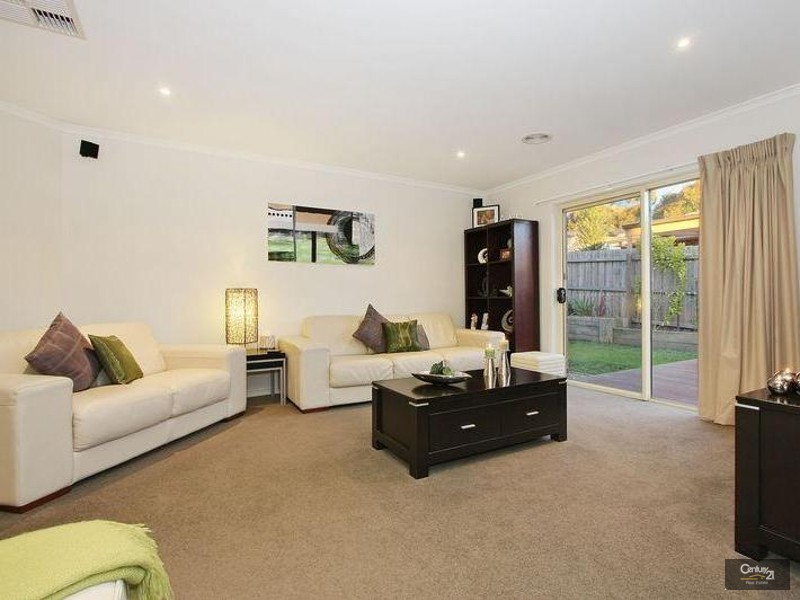 2/49 Mount View Parade, Croydon VIC 3136