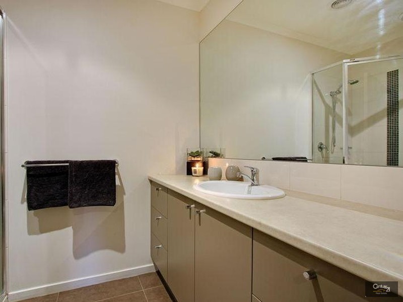 2/49 Mount View Parade, Croydon VIC 3136