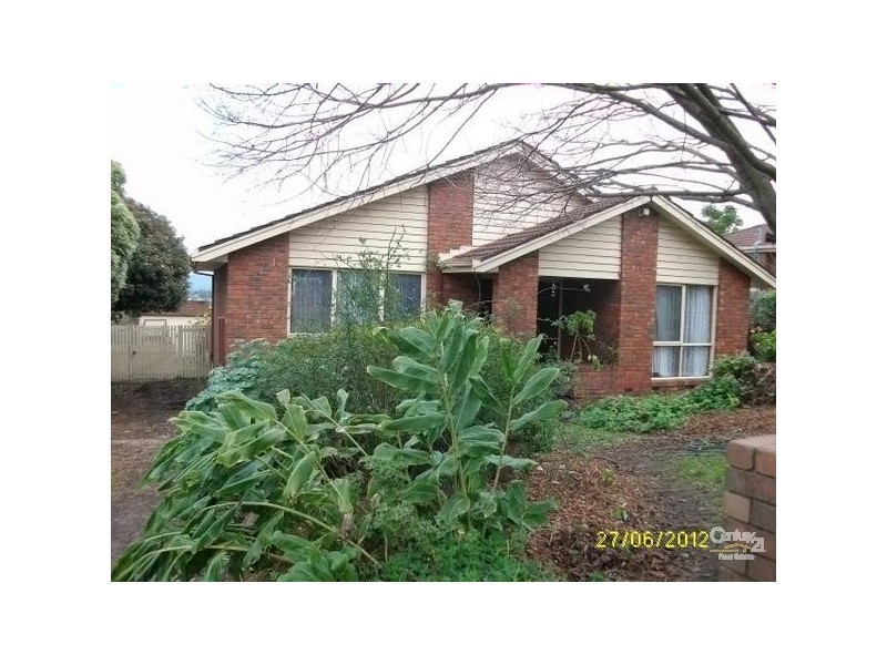 17 Statesman Crescent, Mooroolbark VIC 3138