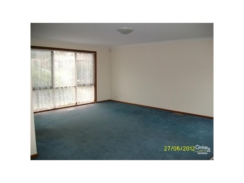 17 Statesman Crescent, Mooroolbark VIC 3138