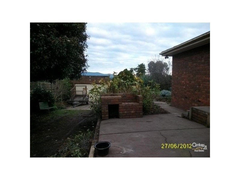 17 Statesman Crescent, Mooroolbark VIC 3138