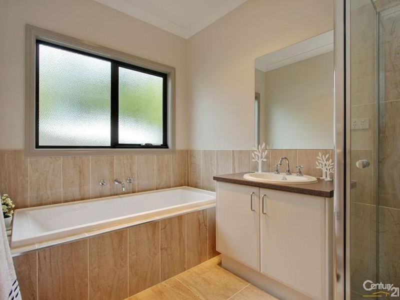 2/2A Gardner Parade, Mount Evelyn VIC 3796