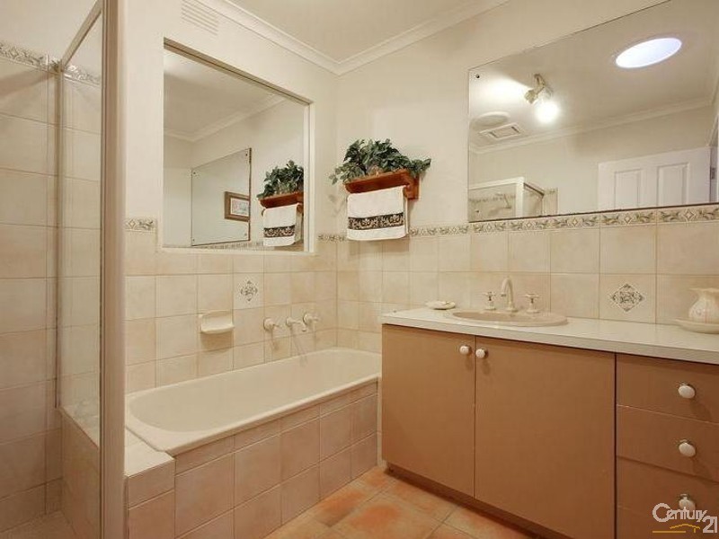 13 Smithacres Road, Montrose VIC 3765