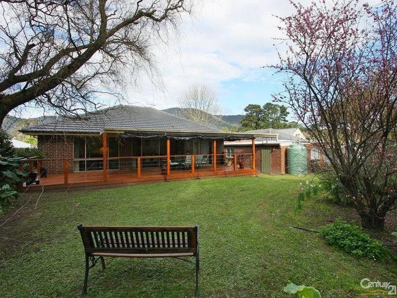 13 Smithacres Road, Montrose VIC 3765