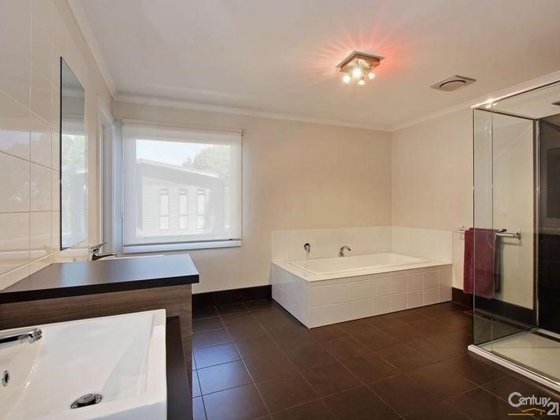 2 Newell Street, Bayswater North VIC 3153