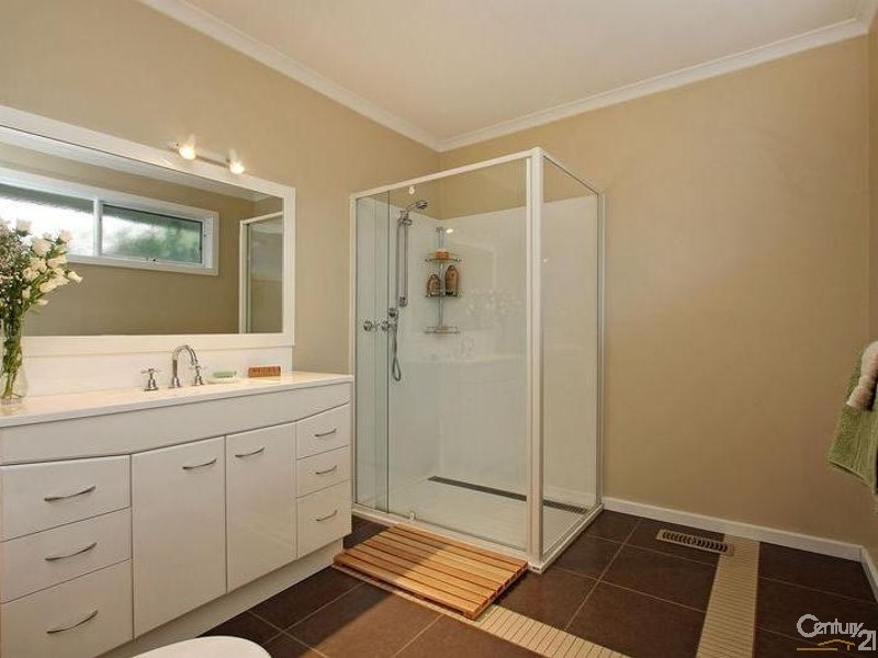 129 Esther Crescent, Mooroolbark VIC 3138