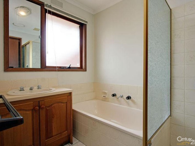 2/18 Illoura Avenue, Ringwood East VIC 3135