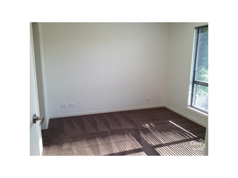 1/8 Karingal Street, Croydon North VIC 3136