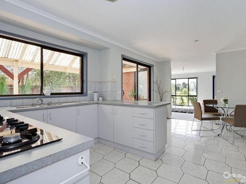 7 Raisell Road, Cranbourne West VIC 3977