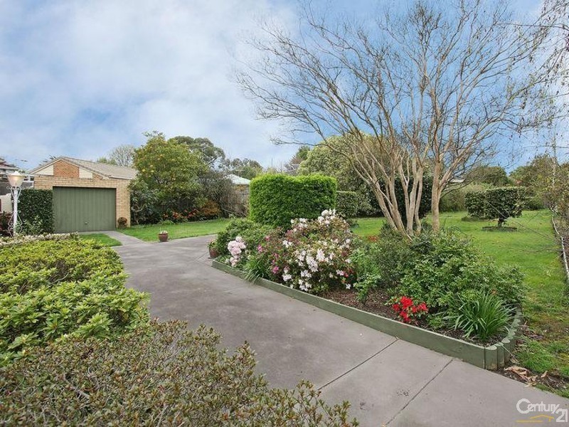 54 Old Lilydale Road, Ringwood East VIC 3135