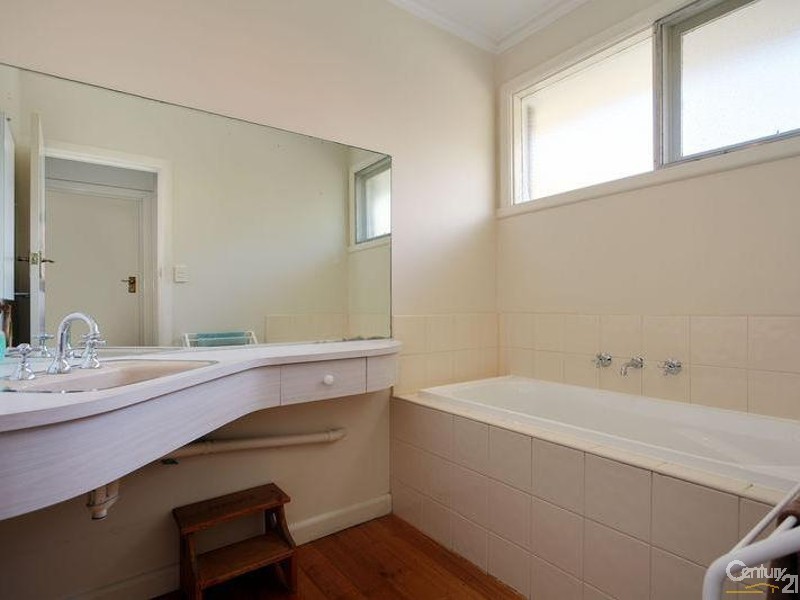 7 Sevenoaks Avenue, Croydon VIC 3136