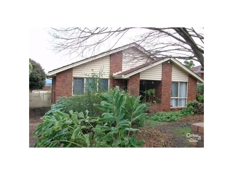 17 Statesman Crescent, Mooroolbark VIC 3138