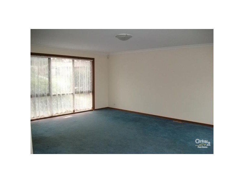 17 Statesman Crescent, Mooroolbark VIC 3138