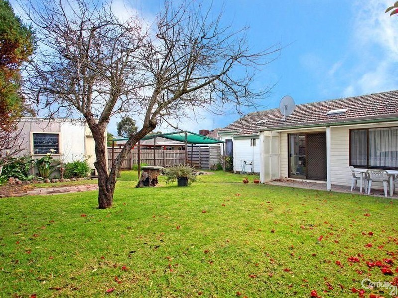 15 Marwarra Street, Ringwood East VIC 3135