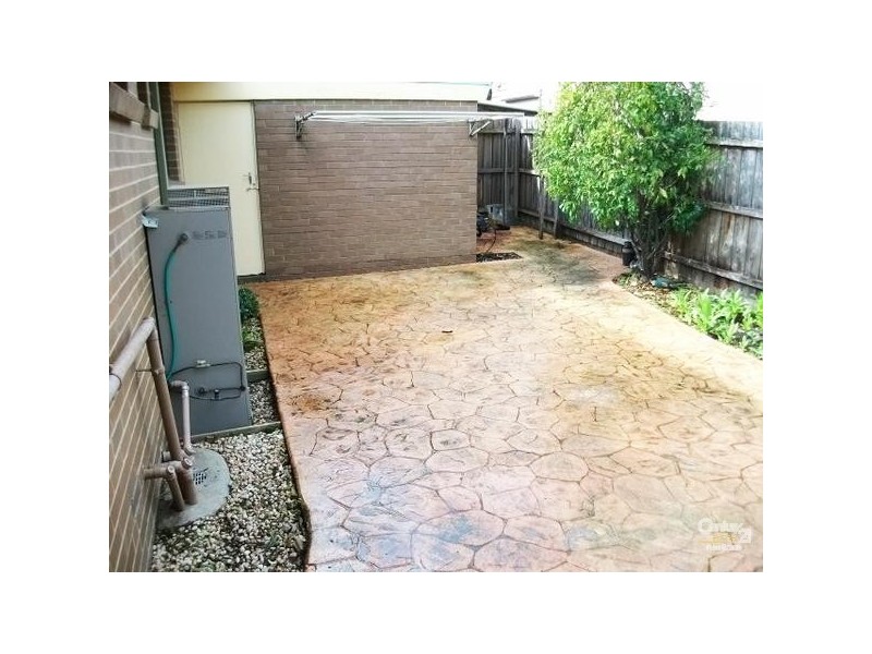 2/16 Lena Grove, Ringwood VIC 3134