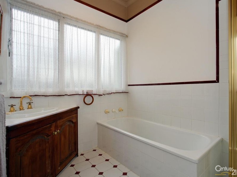 24 Parrs Road, Croydon VIC 3136