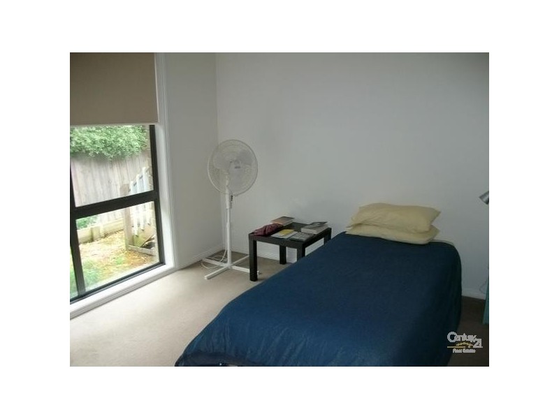 2/15 Paris Street, Croydon VIC 3136