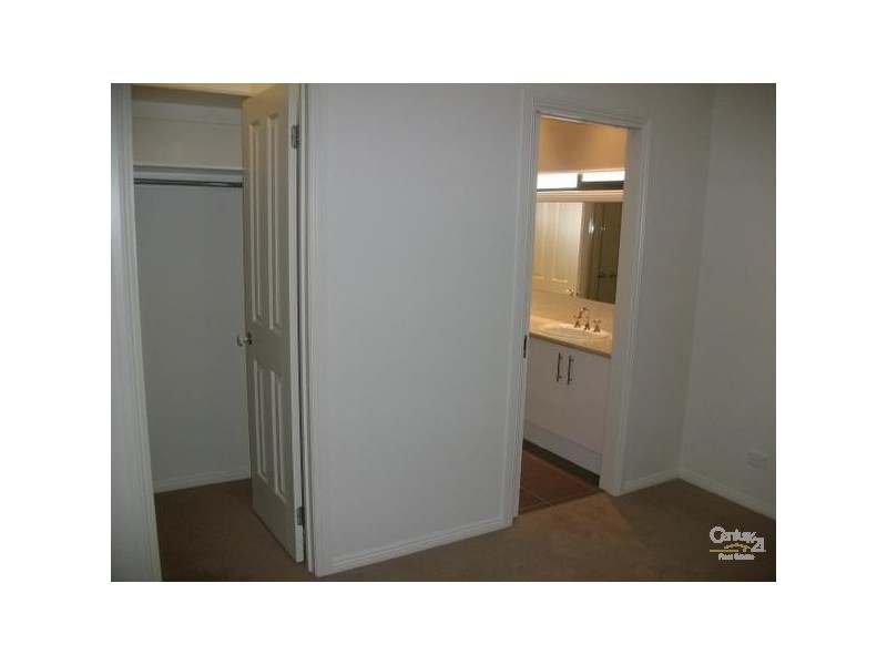 2/15 Paris Street, Croydon VIC 3136