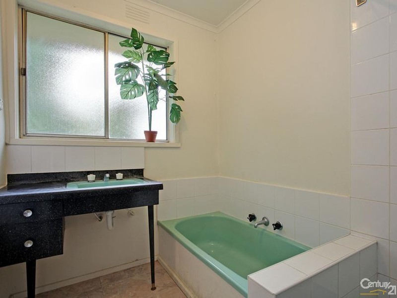 2 William Road, Croydon VIC 3136
