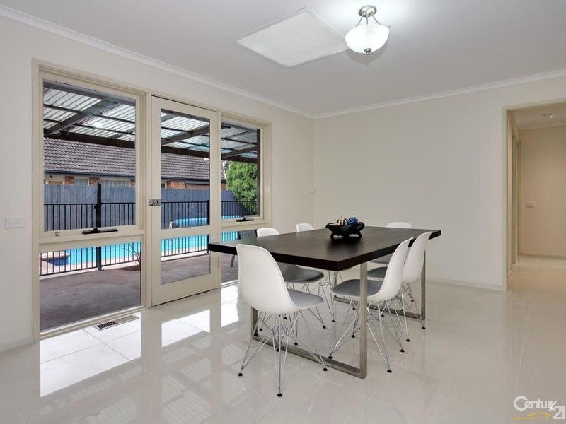 12 Newstead Way, Wantirna South VIC 3152