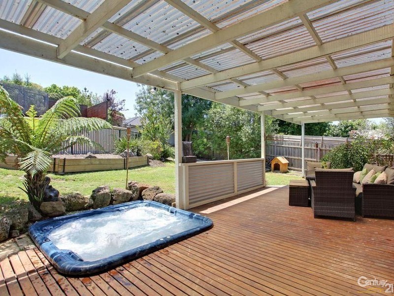 15 Homer Avenue, Croydon South VIC 3136