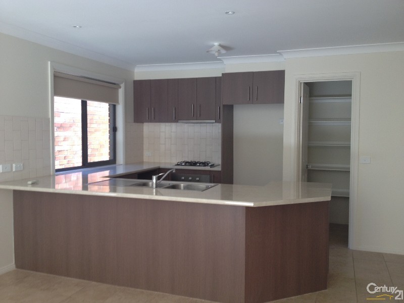 2/15 Paris Avenue, Croydon VIC 3136