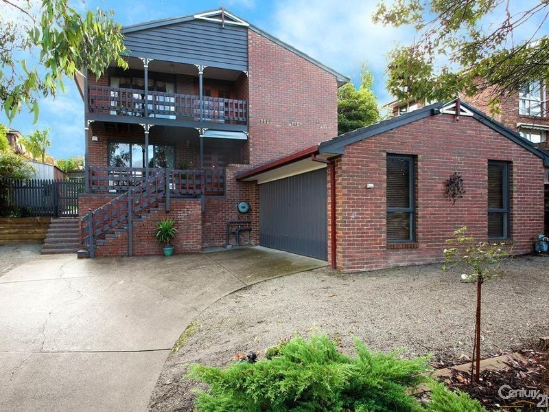 15 Nangathan Way, Croydon North VIC 3136