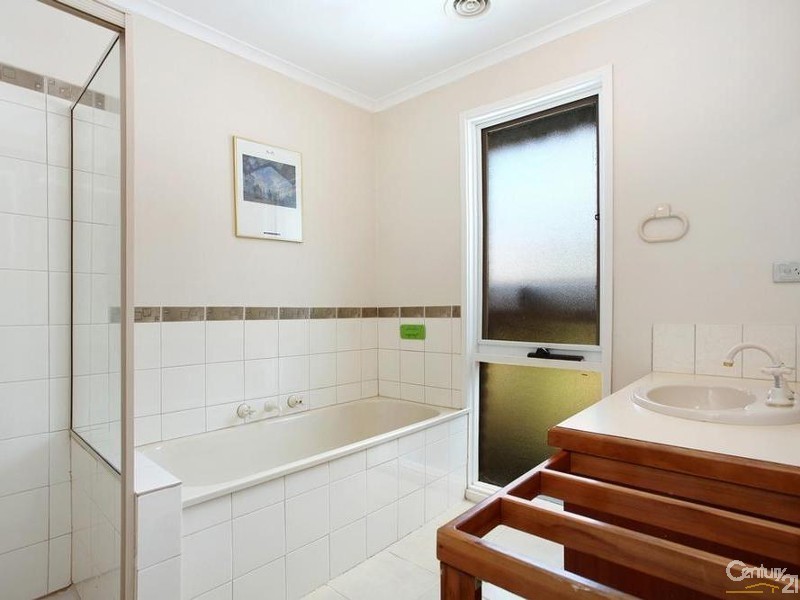 15 Nangathan Way, Croydon North VIC 3136