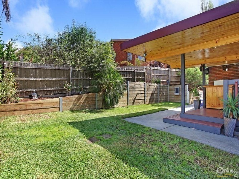 15 Nangathan Way, Croydon North VIC 3136