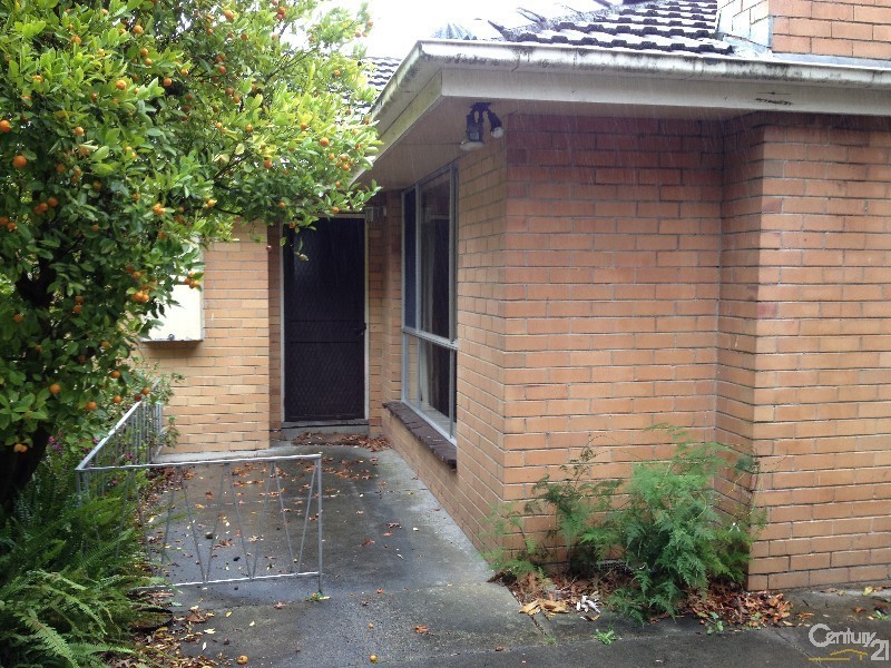 4 Lockhart Road, Ringwood North VIC 3134