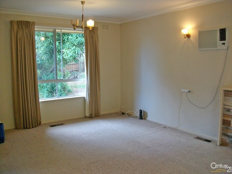 4 Lockhart Road, Ringwood North VIC 3134