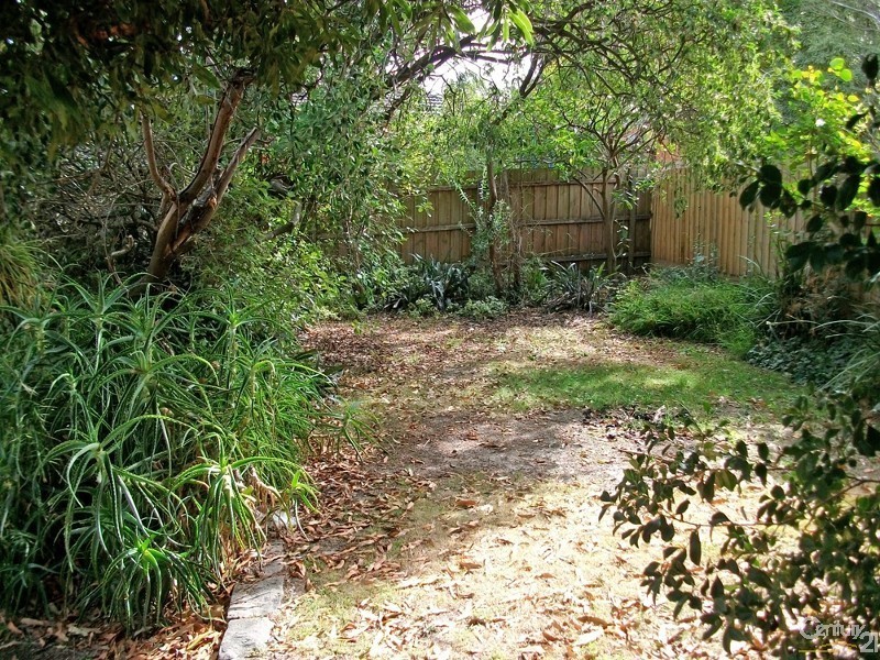 4 Lockhart Road, Ringwood North VIC 3134