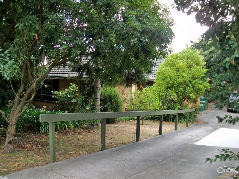 4 Lockhart Road, Ringwood North VIC 3134