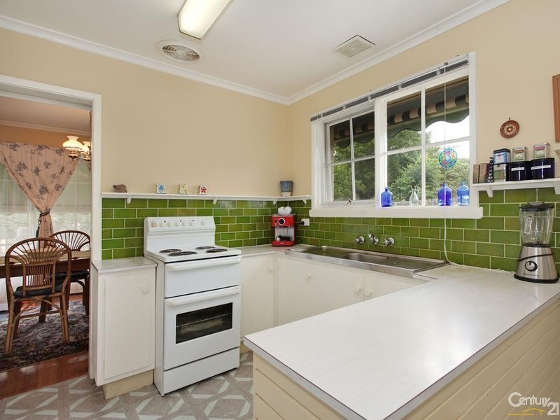 8 Bronhill Road, Ringwood East VIC 3135