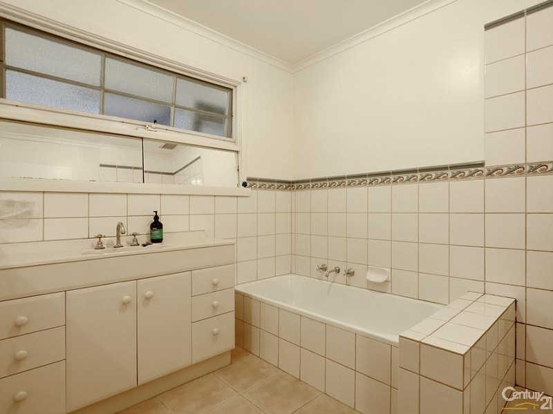 8 Bronhill Road, Ringwood East VIC 3135