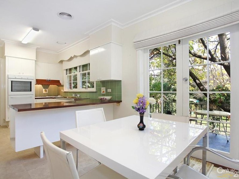 25 Shane Crescent, Croydon South VIC 3136