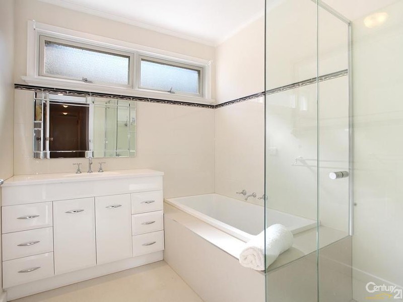 25 Shane Crescent, Croydon South VIC 3136