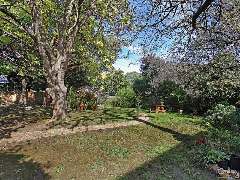 25 Shane Crescent, Croydon South VIC 3136