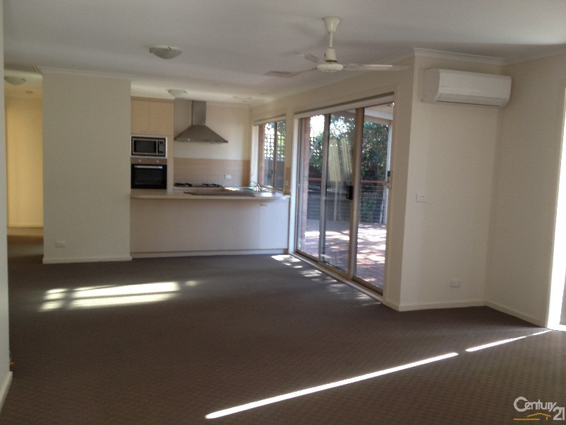 2/10 Vonadawn Avenue, Ringwood East VIC 3135