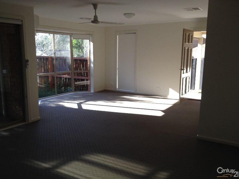 2/10 Vonadawn Avenue, Ringwood East VIC 3135