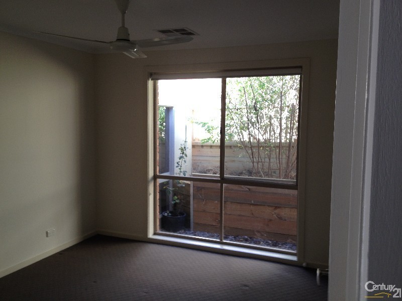 2/10 Vonadawn Avenue, Ringwood East VIC 3135