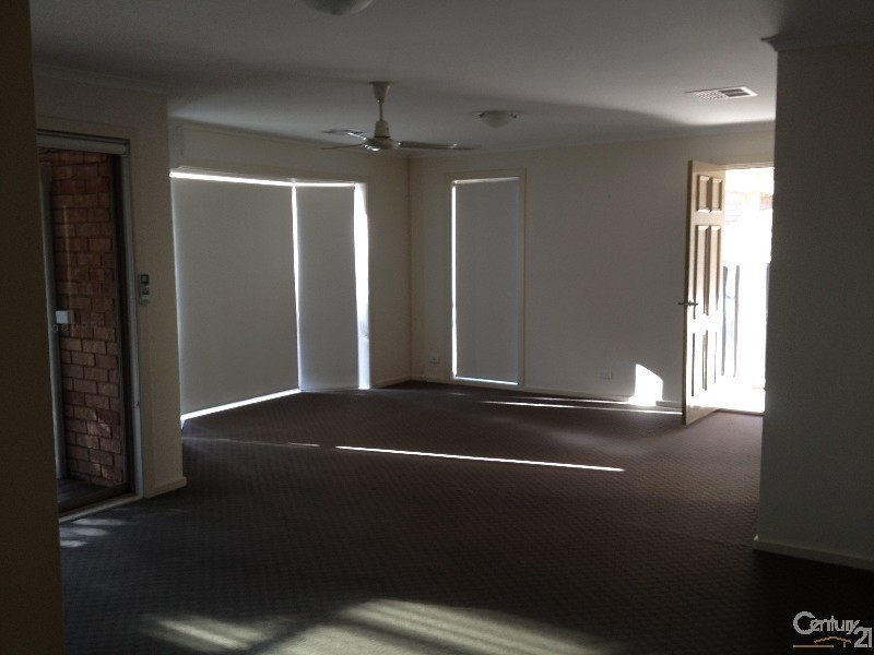 2/10 Vonadawn Avenue, Ringwood East VIC 3135