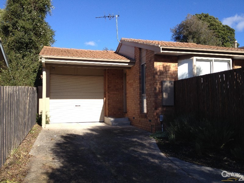 2/10 Vonadawn Avenue, Ringwood East VIC 3135