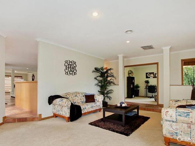 53 Carlisle Road, Ferntree Gully VIC 3156