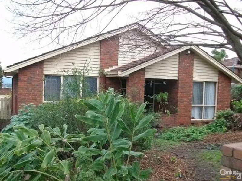 17 Statesman Crescent, Mooroolbark VIC 3138