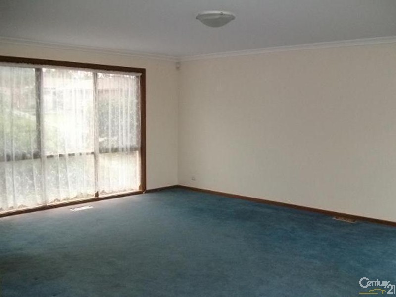 17 Statesman Crescent, Mooroolbark VIC 3138