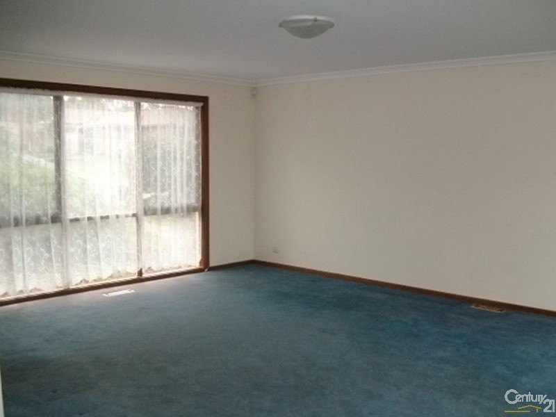 17 Statesman Cres, Mooroolbark VIC 3138