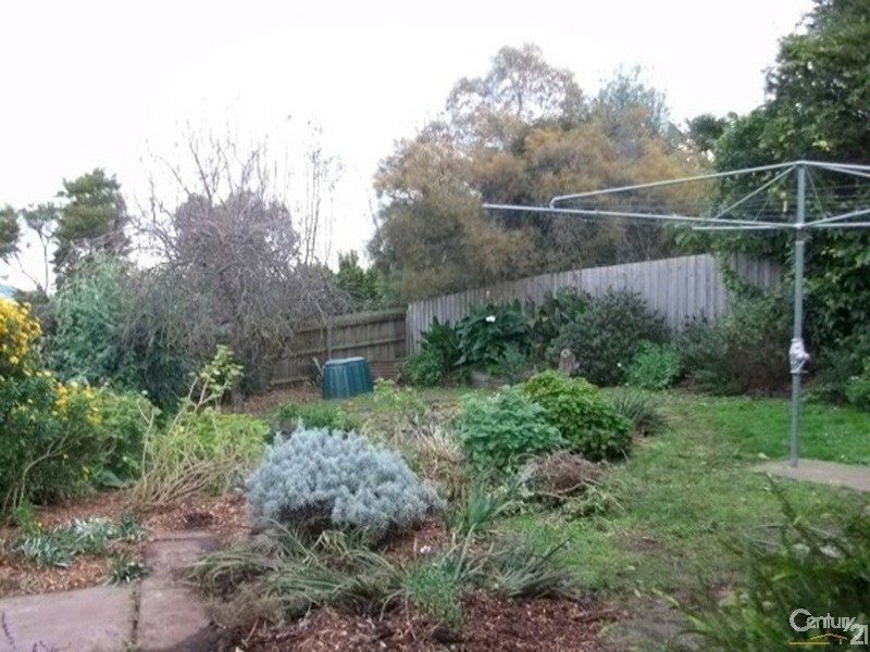 17 Statesman Cres, Mooroolbark VIC 3138