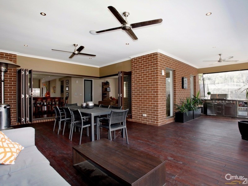 19 Regal Terrace, Mooroolbark VIC 3138
